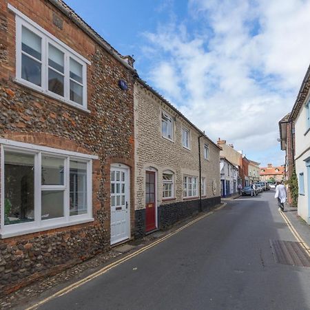 Lion Cottage Holt  Luaran gambar