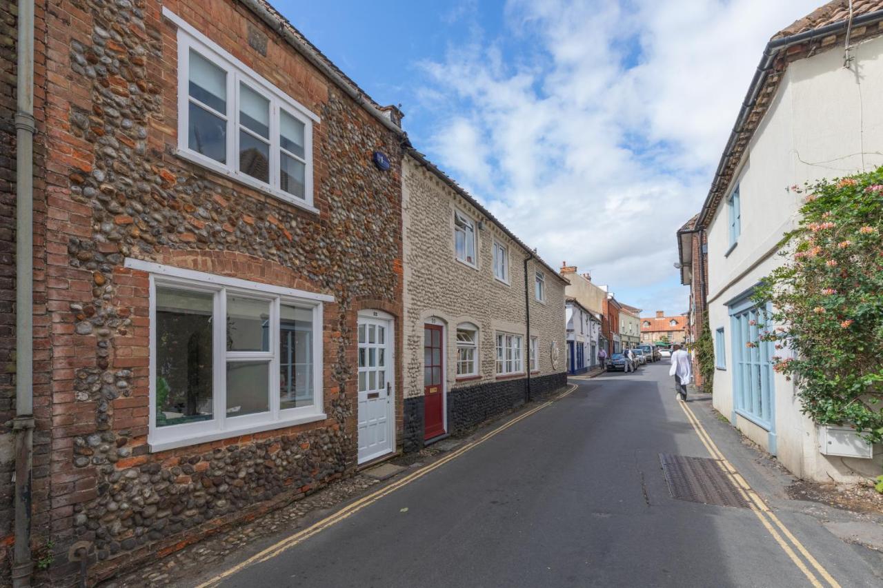 Lion Cottage Holt  Luaran gambar