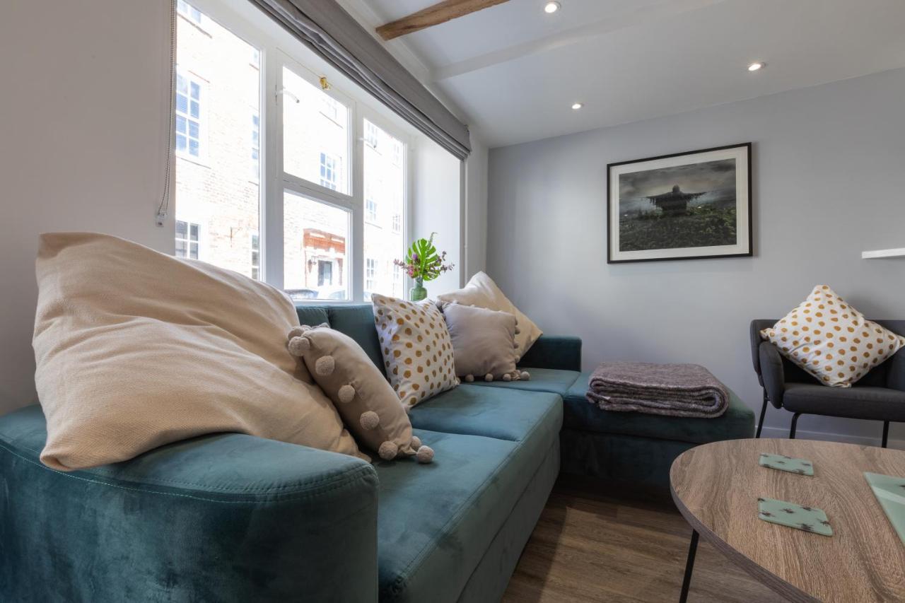 Lion Cottage Holt  Luaran gambar